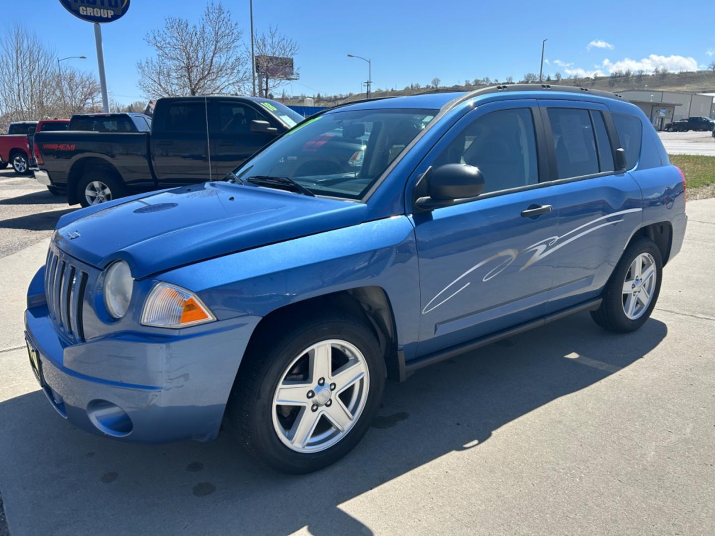 2007 /Gray JEEP COMPASS SPORT (1J8FF47W17D) with an 2.4L engine, 5-Speed Manual transmission, located at 3030 CY Ave, Casper, WY, 82604, (307) 265-3830, 42.827816, -106.357483 - Photo#1